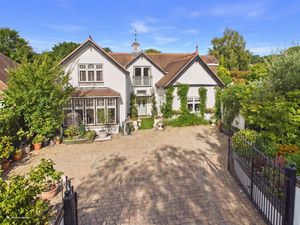 MAIN HOUSE- click for photo gallery